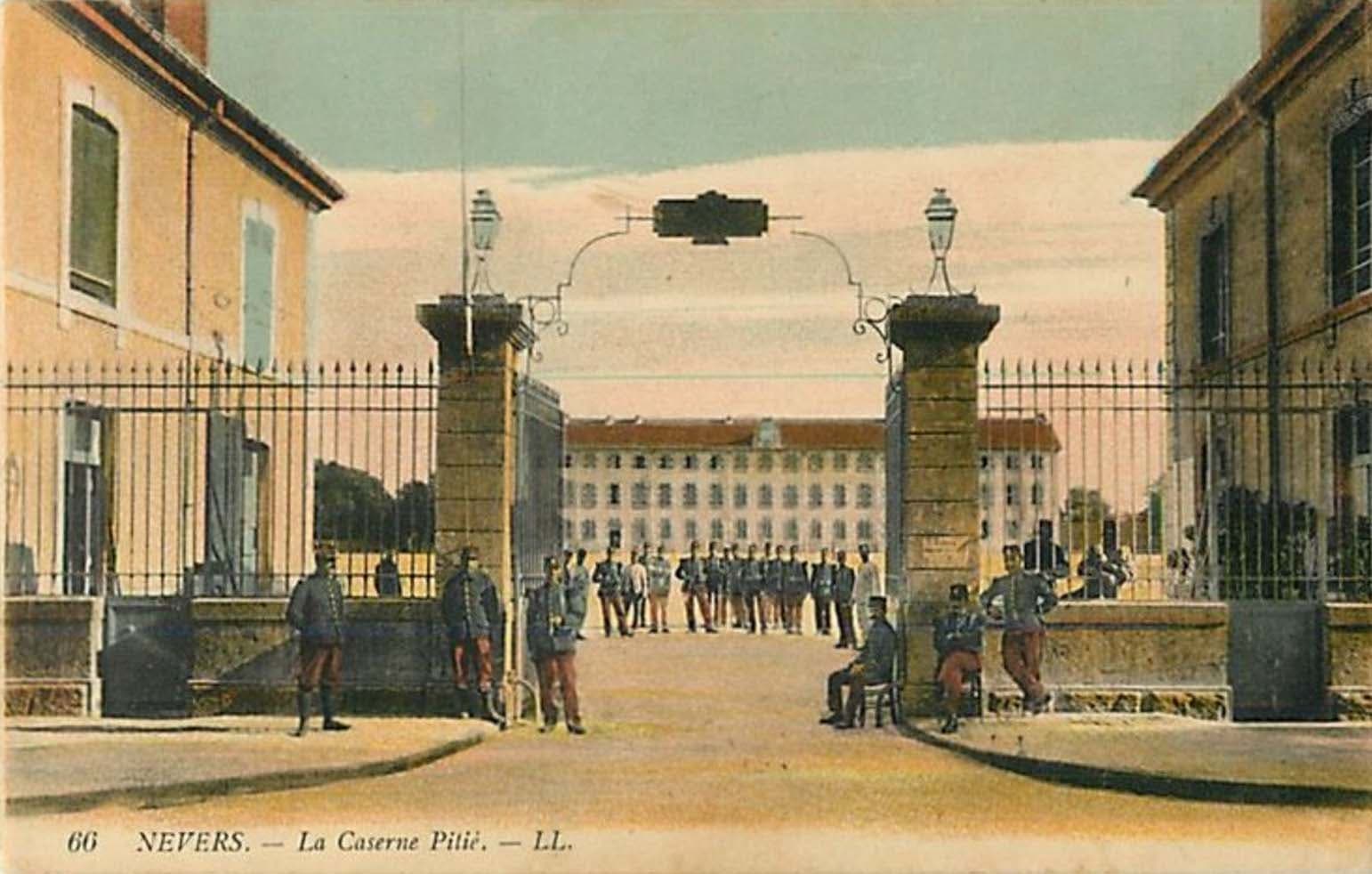 Nevers (Ni�vre - 58) - La Caserne Piti�