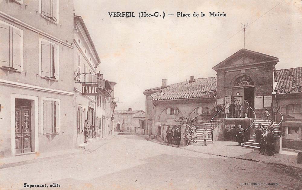 Verfeil (Haute-Garonne - 31) - Place de la Mairie