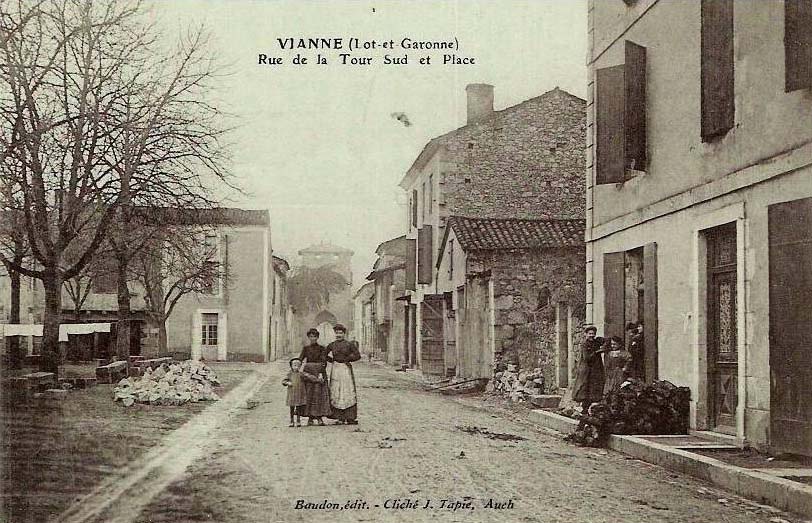 Vianne (Lot-et-Garonne - 47230) - Rue de la Tour Sud et Place