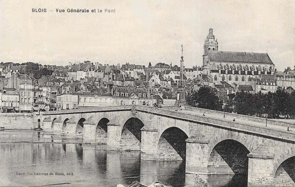 Blois (41000 - Loir-et-Cher) - Vue générale et le Pont