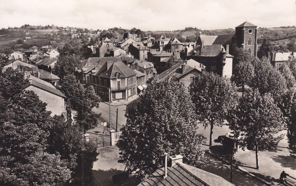 Cransac-les-Thermes (12110 - Aveyron) - Place Jaur�s