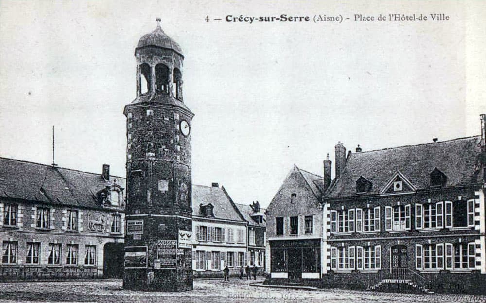 Cr�cy-sur-Serre (02270 - Aisne) - Place de l'H�tel de Ville