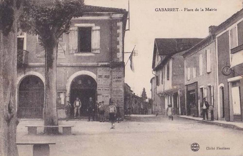 Gabarret (40310 - Landes) - Place de la Mairie