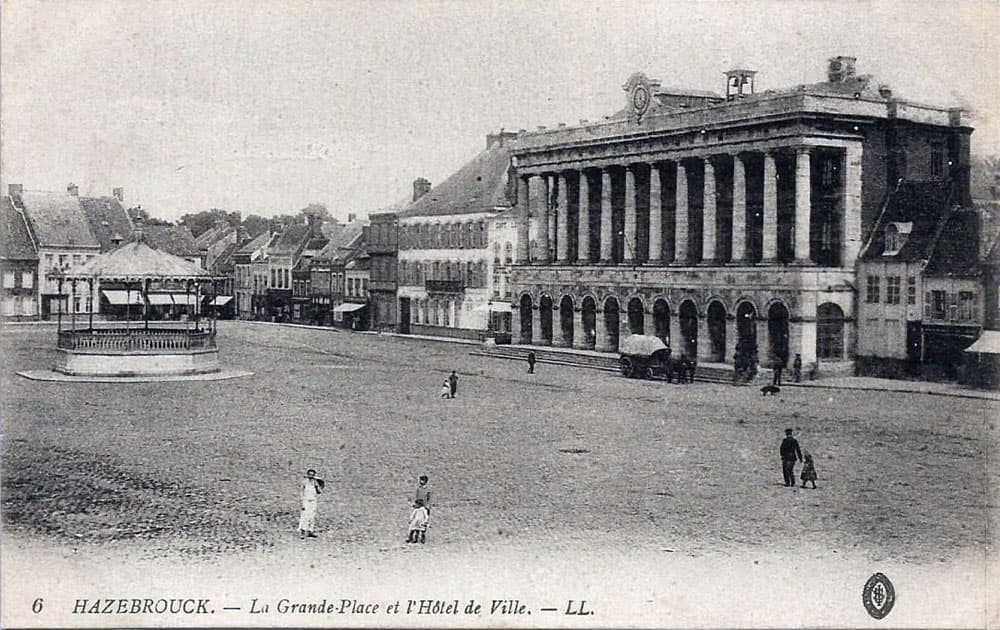 Hazebrouck (59190 - Nord) - La Grande Place et l'H�tel de Ville