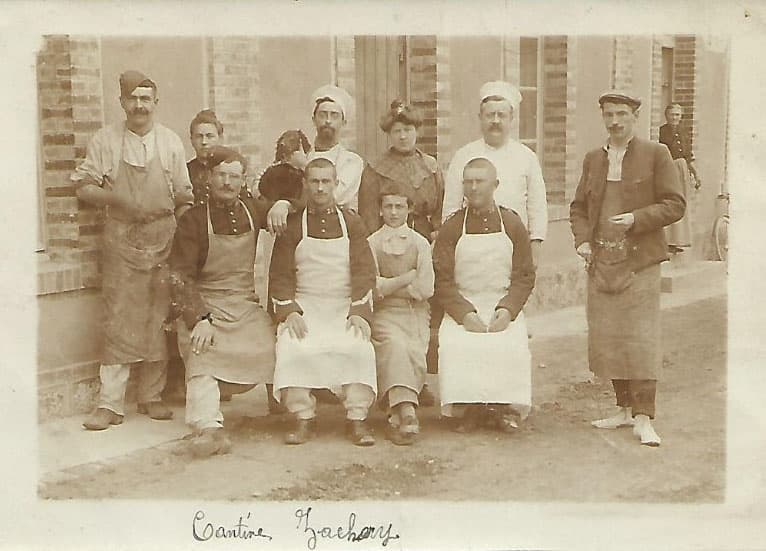 Mailly-le-Camp - inscription manuelle Cantine Zachary sur photo de groupe