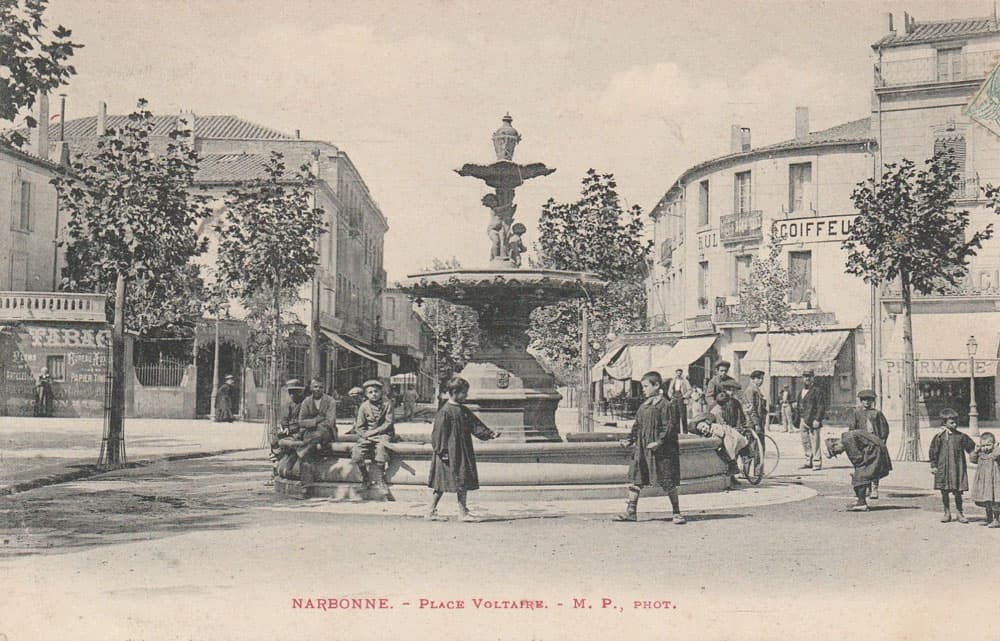 Narbonne (11000 - Aude) - Place Voltaire