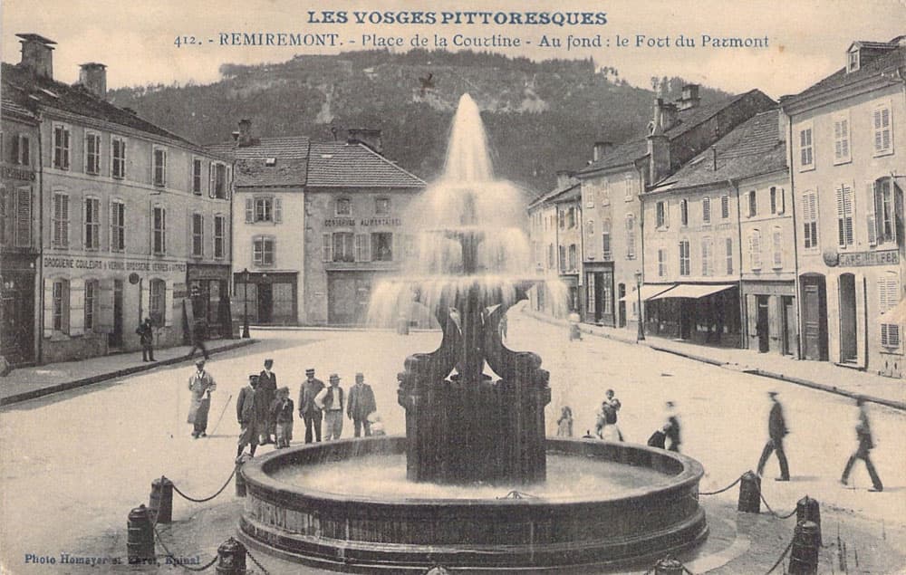 Remiremont (88200 - Vosges) - Place de la Courtine