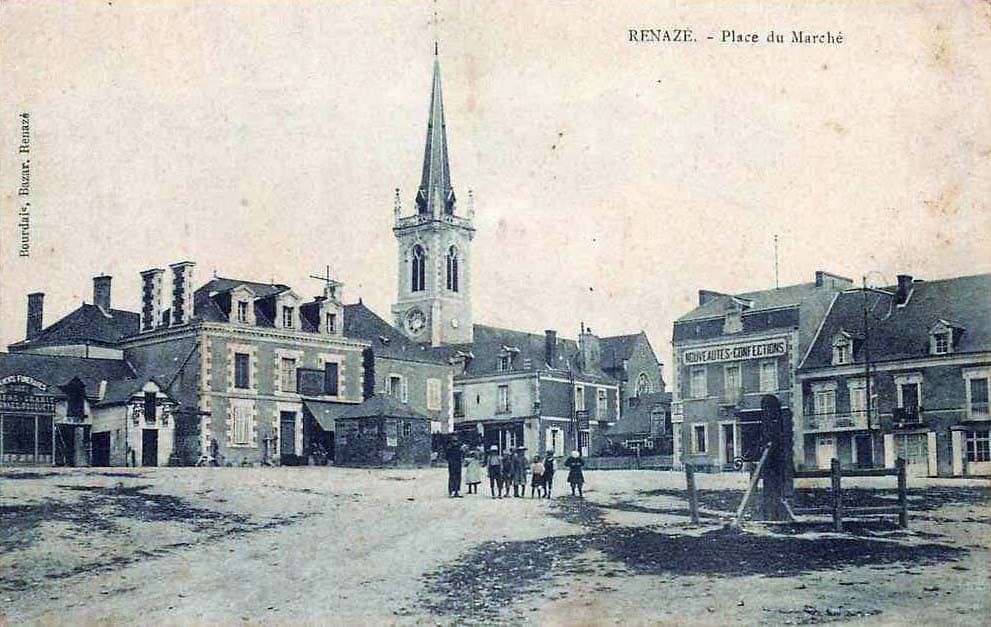 Renaz (53800 - Mayenne) - La Place du March