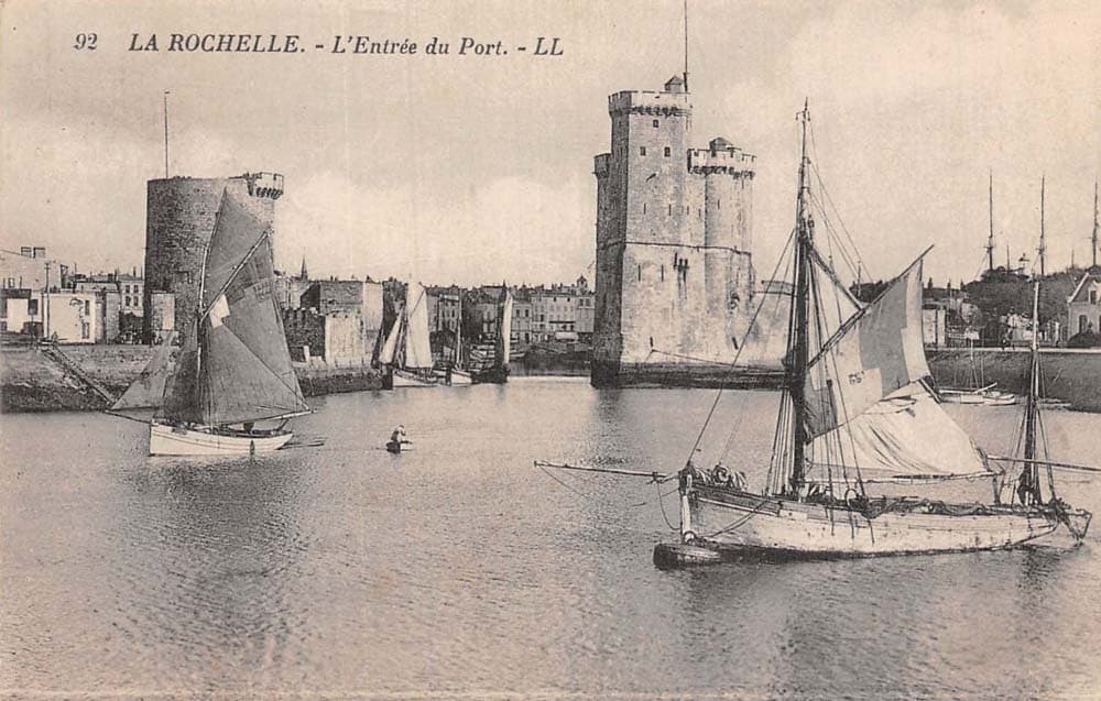 La Rochelle (17000 - Charente-Maritime) - l'entre du Port