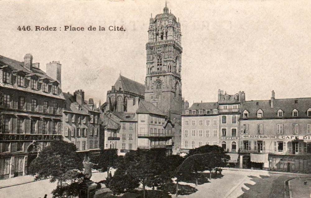 Rodez (12000 - Aveyron) - Place de la Cité