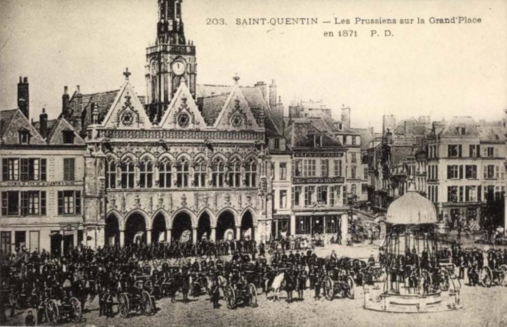 Saint-Quentin (02100 - Aisne) - Les Prussiens sur la Grand'Place en 1871