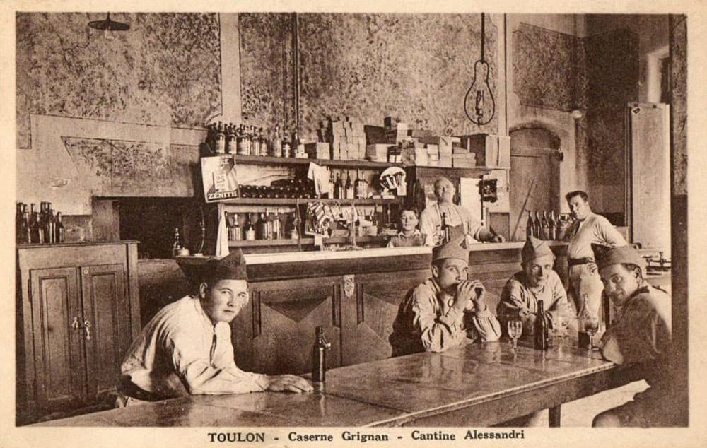 Carte postale Toulon -- Caserne Grignan - Cantine Alessandri