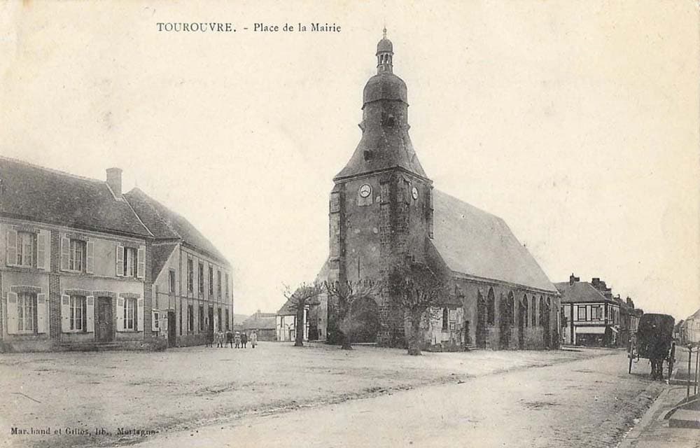 Tourouvre (61190 - Orne) - Place de la Mairie