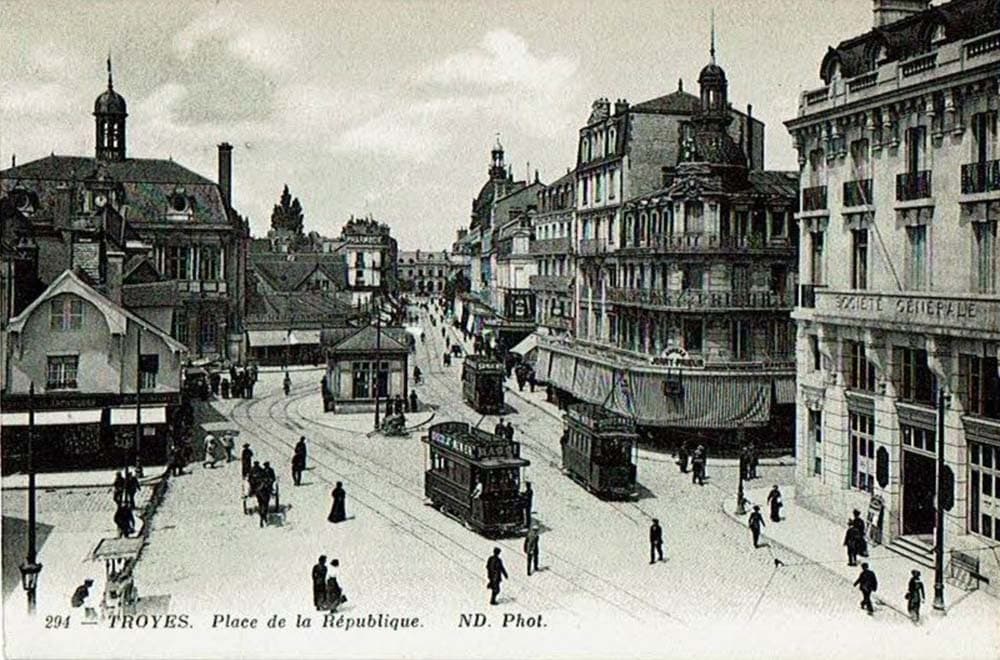 Troyes (10000 - Aube) - Place de la Rpublique