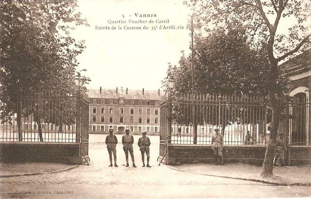 Vannes - Quartier Foucher de Careil - Entrée de la caserne du 35e d'Artillerie - Collection Silvestre, Cantinier