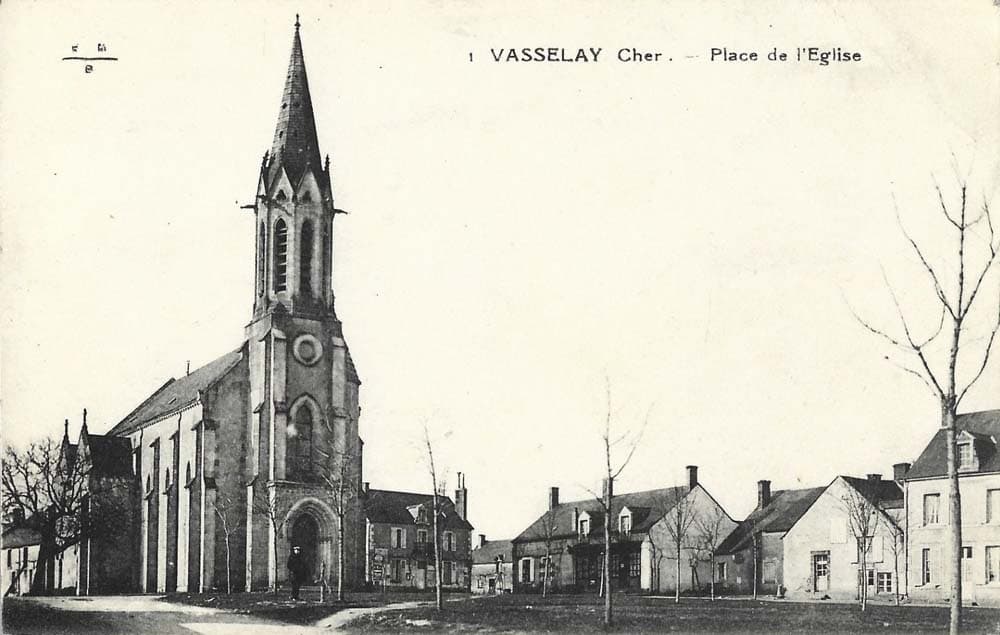 Vasselay (18110 - Cher) - Place de l'Eglise