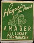 Timbre-monnaie Magasin du Nord - Amager - Det lokale stormagasin - 1 øre sur carton blanc - fond vert - Danemark - avers